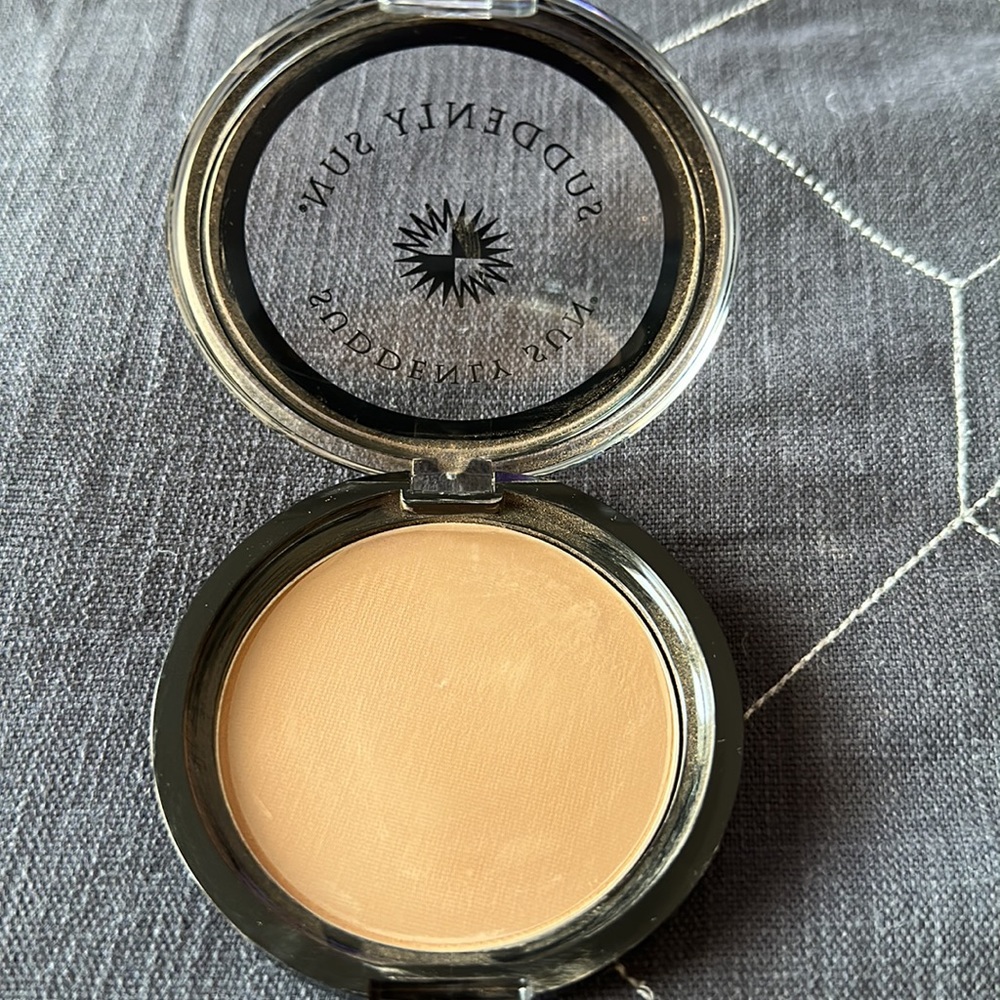 California Tan new Bronzer Powder - Picture 5 of 7
